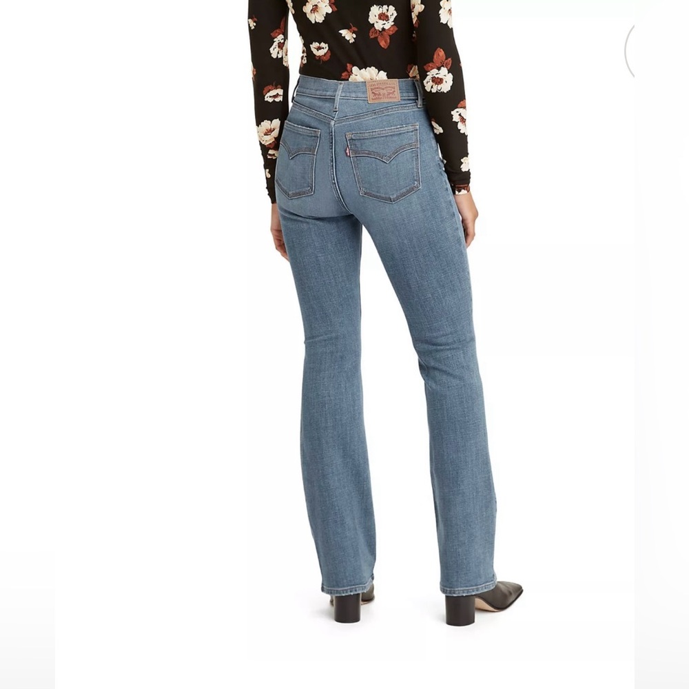Levi's Women's Relaxed Boot Cut 550 Jeans Size 6M
